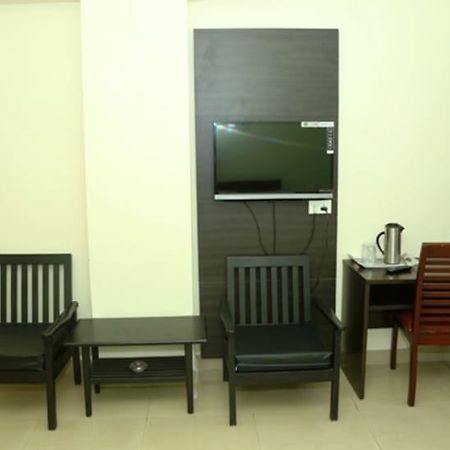 Sri Srinivasa Residency Hotel Kadapa Exterior photo